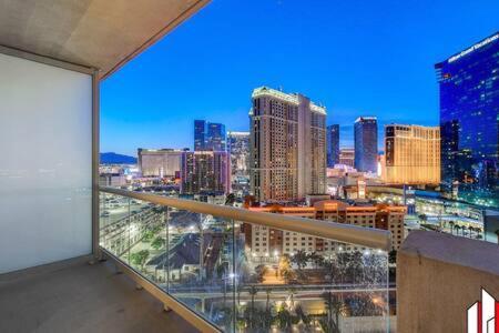 Mgm Signature-15-717 F1 Track & Strip View Balcony Лас-Вегас Екстер'єр фото