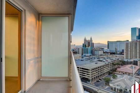 Mgm Signature-15-717 F1 Track & Strip View Balcony Лас-Вегас Екстер'єр фото
